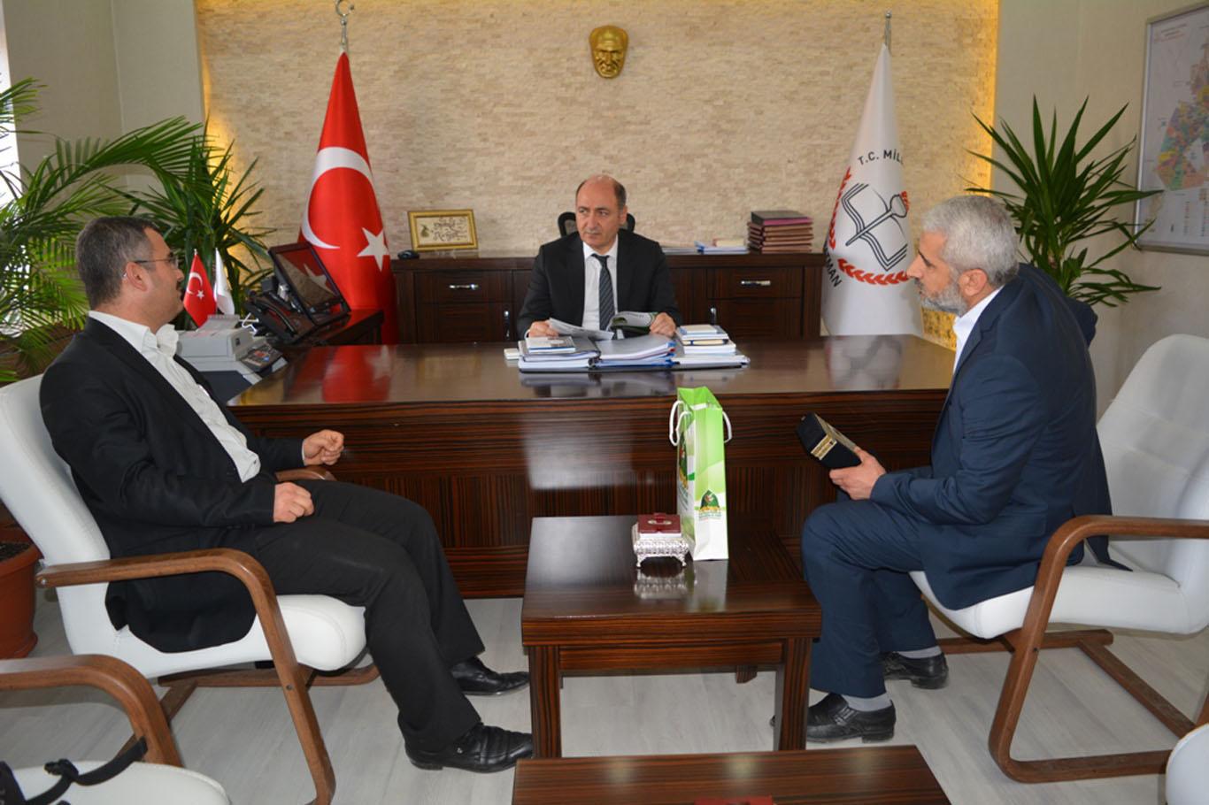 Siyer Sınavı'na katkı sunanlara hediye verildi Siyer Sınavı'na katkı sunanlara hediye verildi